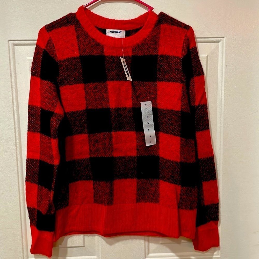 Red and black sweater‎